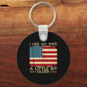 I Like My Wife A Little Bit Older Funny Saying Wom キーホルダー (正面)