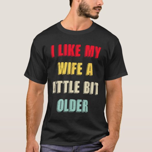I Like My Wife A Little Bit Older Funny Saying Wom Tシャツ (正面)