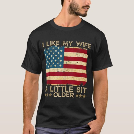 I Like My Wife A Little Bit Older Funny Saying Wom Tシャツ (正面)