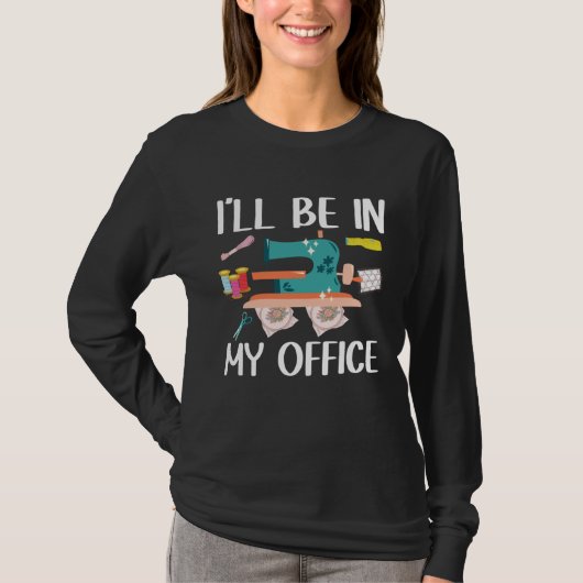 I ll Be In My Office Seamstress Quilting Sewing Tシャツ (正面)