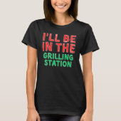 I ll Be In The Grilling Station Barbecuing X Mas Tシャツ (正面)