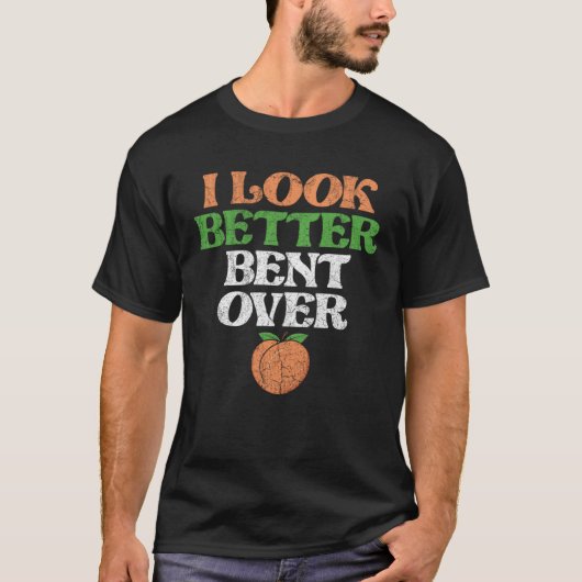 I Look Better Bent Over Fitness Workout Peach Boot Tシャツ (正面)