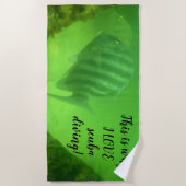 I LOVEスキューバダイビングおもしろい水中魚写真 ビーチタオル (正面)