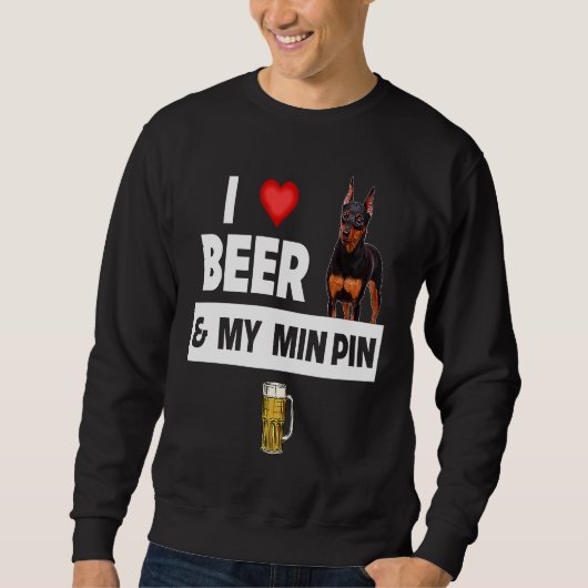 I Love Beer and My Min Pin Miniature Pinscher Drin スウェットシャツ (正面)