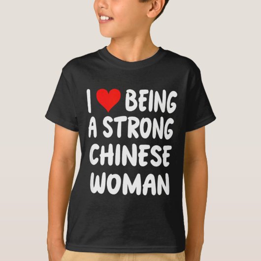 I Love Being A Strong Chinese Woman - Heart - Chin Tシャツ (正面)