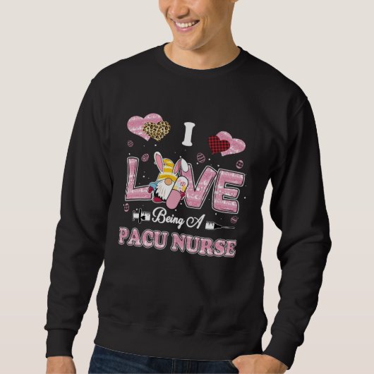 I Love Being PACU Nurse Gnome Easter Nurse スウェットシャツ (正面)