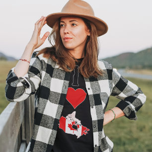 I Love Canada Vertical Iハートカナダ国旗の地図 Tシャツ