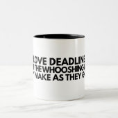 I Love Deadlines Whooshing Noise Funny Office Mug ツートーンマグカップ (中央)