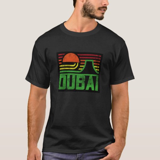 I Love Dubai Cool Retro Dubai Sunset Illustration  Tシャツ (正面)