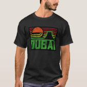 I Love Dubai Cool Retro Dubai Sunset Illustration  Tシャツ (正面)