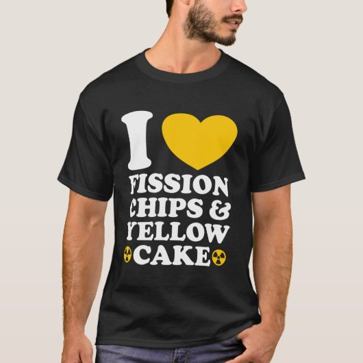 I Love Fission Chips and Yellow Cake Nuclear Engin Tシャツ (正面)