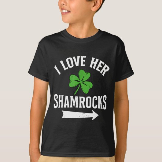 I Love Her Shamrocks St. Patrick's Day Couple Outf Tシャツ (正面)