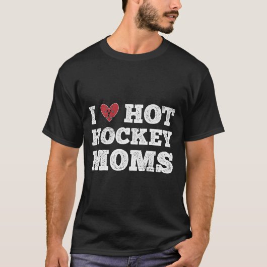 I Love Hot Hockey Moms Distressed He Tシャツ (正面)