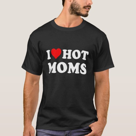 I Love Hot Moms Funny Red Heart Love Moms Tシャツ (正面)