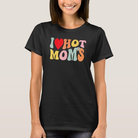 I Love Hot Moms  I Heart Hot Moms Retro Groovy 1 Tシャツ (正面)