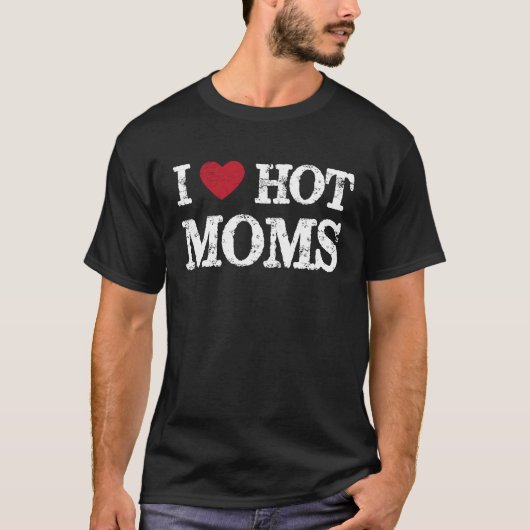 I Love Hot Moms  Red Heart Love Moms  Quotes Tシャツ (正面)