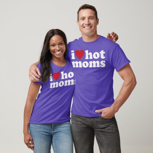 I Love Hot Moms Tシャツ (ユニセックス)