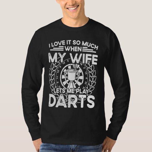 I love it so much when my wife lets me play darts tシャツ (正面)