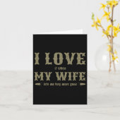 I Love It When My Wife Lets Me Buy More Guns Funny カード (黄色い花)