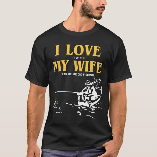 I Love It When My Wife Lets Me Go Fishing Funny Qu Tシャツ (正面)