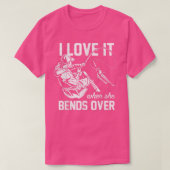 I Love It When She Bends Over Fishing  Tシャツ (デザイン正面)