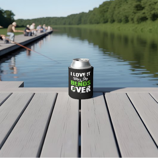 I Love It When She Bends Over Funny Fishing 缶クーラー