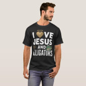 I Love Jesus And Alligators Funny Tシャツ (正面フル)