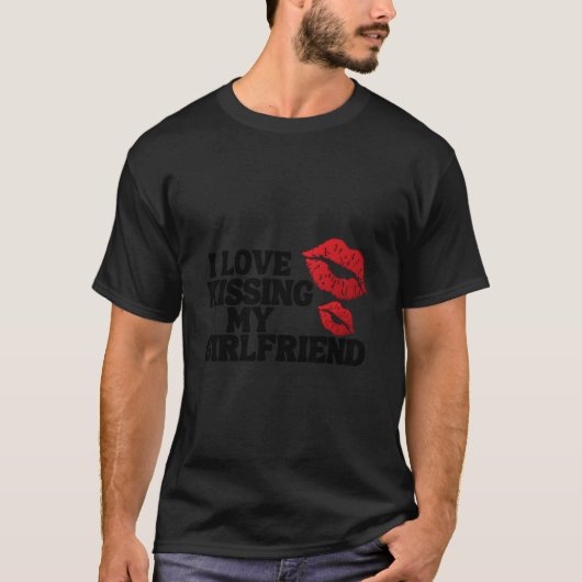 I Love Kissing My Friend Crazy Friend Tシャツ (正面)