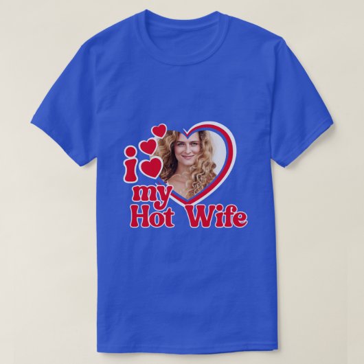 I Love My Hot Wifeのハート写真 Tシャツ (デザイン正面)