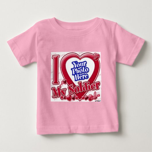 I Love My Soldier赤いハート – 写真 ベビーTシャツ (正面)
