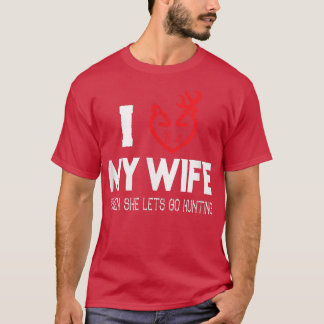 I Love My Wife Distressed Novelty Deer Hunting T   Tシャツ