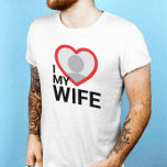 I Love My Wife T-Shirts Tシャツ<br><div class="desc">自分のI Love My Wifeを作成する写真文字Tシャツモダンは、サンセリフのフォントと妻の写真を巨大な赤いハートに取り入れたカッコいいこの面白いシャツのテンプレートと一緒に作る。自分の写真、名前、または任意の文字を追加パーソナライズされたする。「妻が大好き」のTシャツデザインは清潔でおもしろいシンプル。夫のためにユニーク自分の贈り物を作るか、またはヴァレンタインの夜、記念日または特別な機会のためにあなたの妻を印象づけるために使用し、私は私の妻Tシャツが大好き！</div>