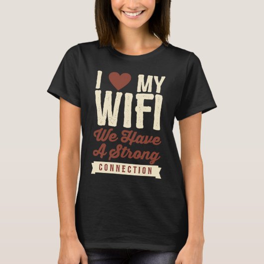 I Love My Wifi We Have A Strong Connection Tシャツ (正面)