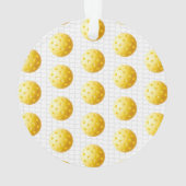 I LOVE PICKLEBALLスポーツおもしろいイエローボールネット文字 オーナメント (裏面)