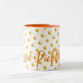 I LOVE PICKLEBALL SPORTS Orange Yellow Ballsおもしろい ツートーンマグカップ (中央)