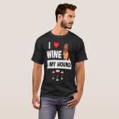 I Love Wine and My Bloodhound Hunting Dog Mom Dad  Tシャツ (正面フル)