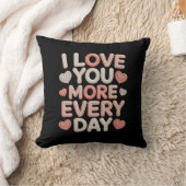"I Love You More Every Day" Knitted Text & Crochet クッション (ブランケット)