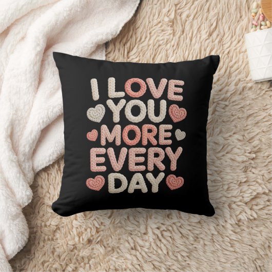 "I Love You More Every Day" Knitted Text & Crochet クッション (ブランケット)