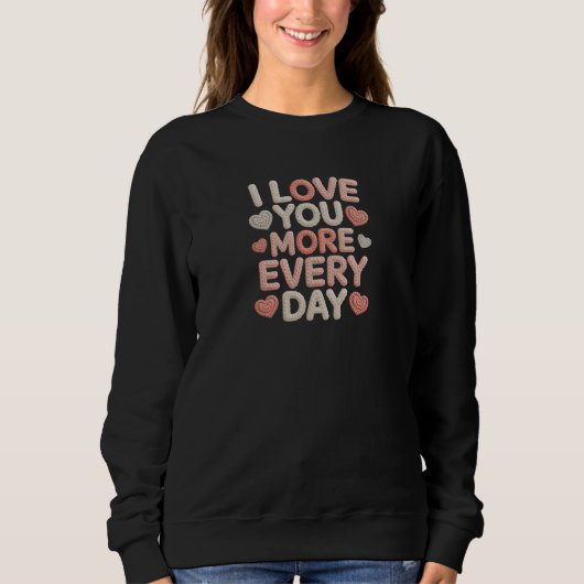 "I Love You More Every Day" Knitted Text & Crochet スウェットシャツ (正面)