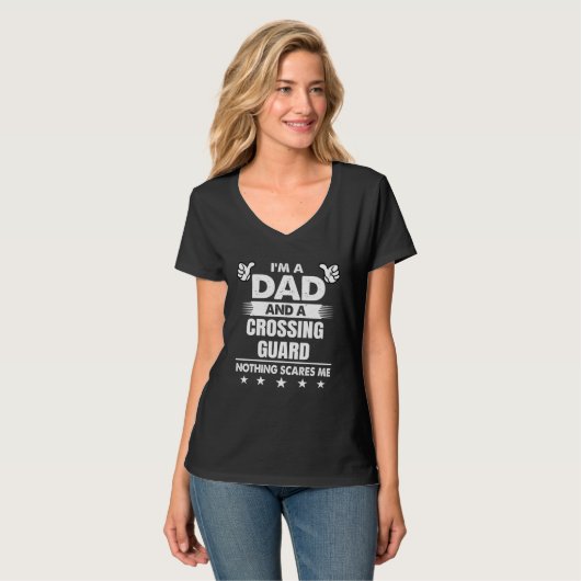 I m A Dad And A Crossing Guard Nothing Scares Me Tシャツ (正面フル)