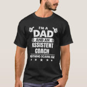 I m A Dad And An Assistent Coach Nothing Scares Me Tシャツ (正面)
