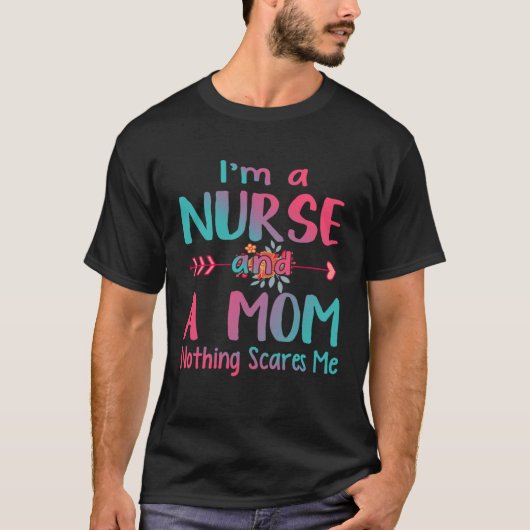 I m A Mom and A Nurse Nothing Scares Me Nurse Tシャツ (正面)