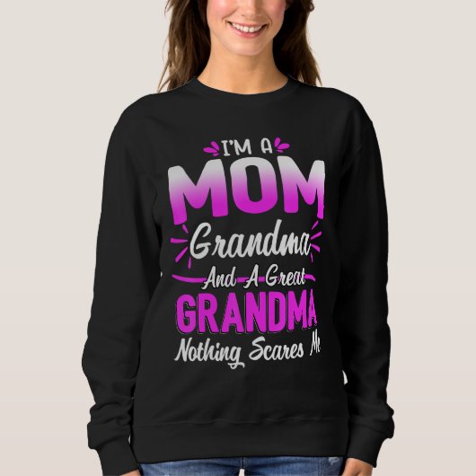 I m A Mom Grandma Nothing Scares Me  Cute Mother s スウェットシャツ (正面)