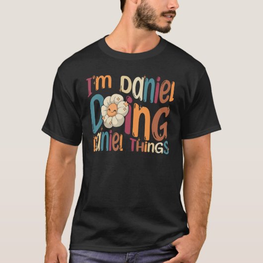 I m Daniel Doing Daniel Things Groovyレトロダニエル Tシャツ (正面)