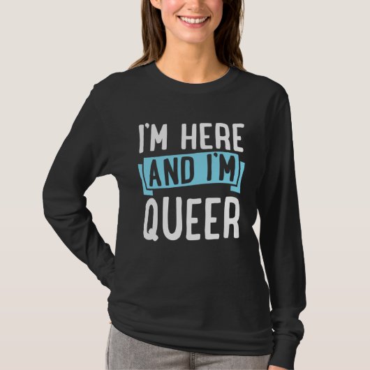 I m Here And I m Queer  Cute LGBTQ Gay Pride Aesth Tシャツ (正面)