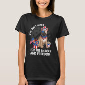 I m just here for the snacks & freedom Frenchie 4t Tシャツ (正面)