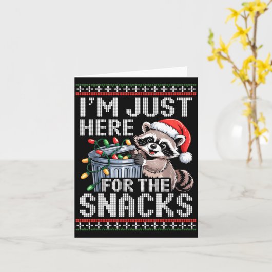 I’m Just Here For The Snacks Raccoon Christmas Ugl カード (黄色い花)