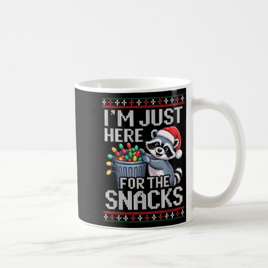 I’m Just Here For The Snacks Raccoon Christmas Ugl コーヒーマグカップ (右)