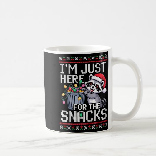 I’m Just Here For The Snacks Raccoon Christmas Ugl コーヒーマグカップ (右)