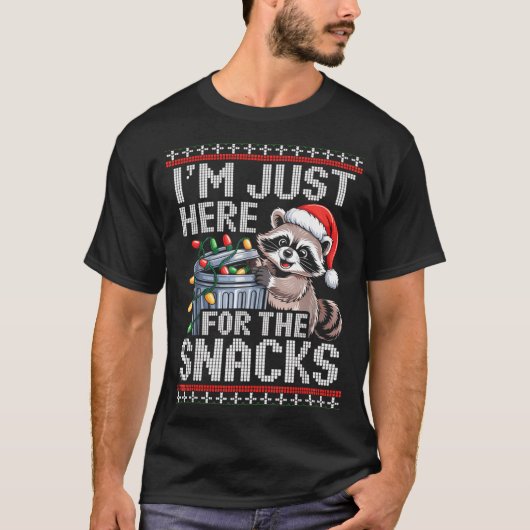 I’m Just Here For The Snacks Raccoon Christmas Ugl Tシャツ (正面)